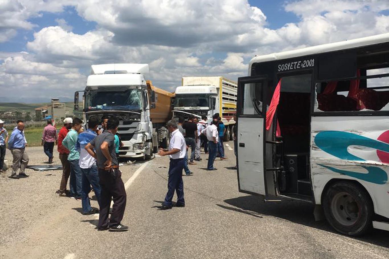 Batman’da zincirleme trafik kazası: 20 yaralı Batman’da zincirleme trafik kazası: 20 yaralı
